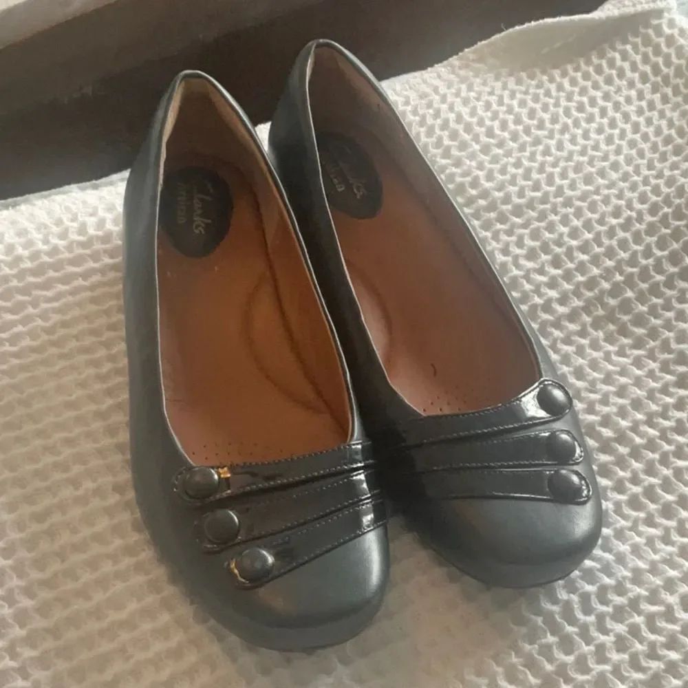 *Clarks Artisan* Sz 7.5 Navy Super Soft Leather Classic Flats
